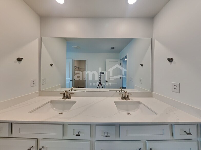 Building Photo - 1374 Soapstone Rd
