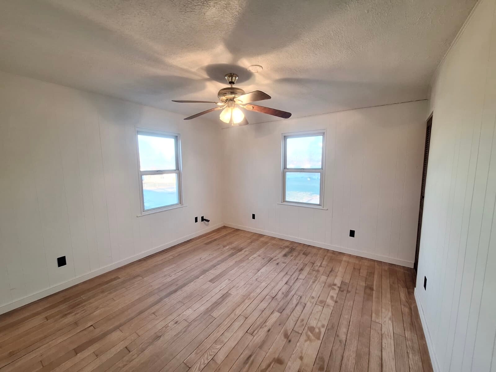 Building Photo - 991 Loucks Pl