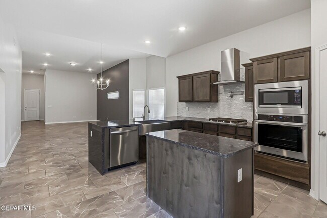 Building Photo - 928 Keenland Ave