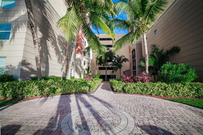 Building Photo - 17100 N Bay Rd