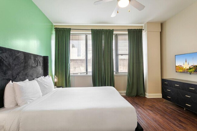 Building Photo - 925 Common St