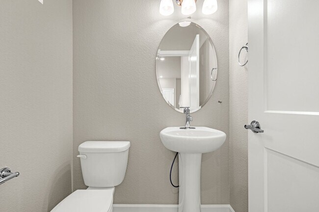 Building Photo - Luxury 4 Bed Townhouse with Amazing City and Mt Views on Westside