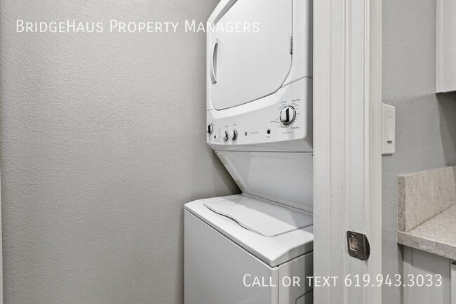 Building Photo - 1095 Shadowridge Dr