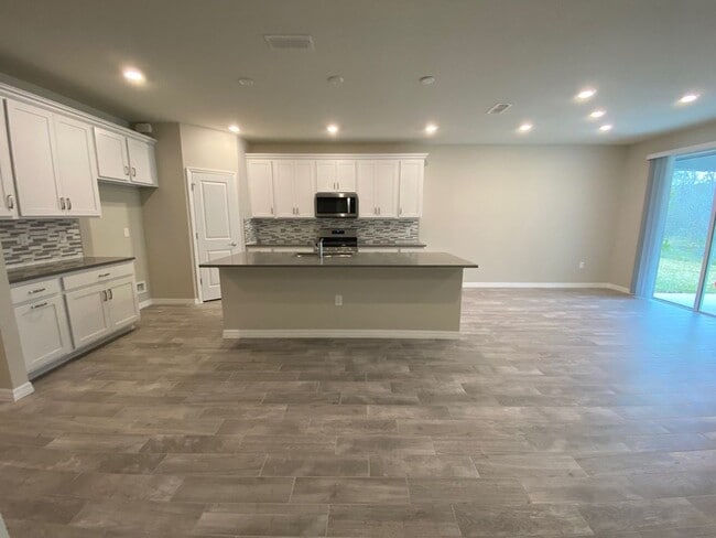 Building Photo - Freshly Updated 5-Bedroom, 4-Bath Home in Grand Oaks – Nearly New Condition