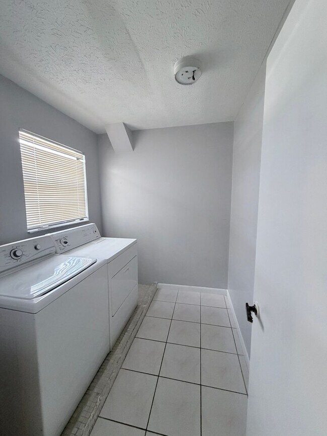 Building Photo - 8728 Jasmine Pond Dr