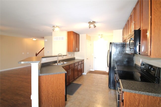 Building Photo - 643 Country Heights Dr