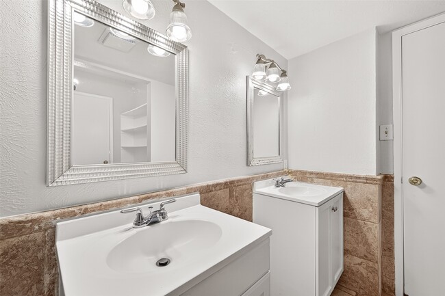 Building Photo - 17421 Ranch Country Rd