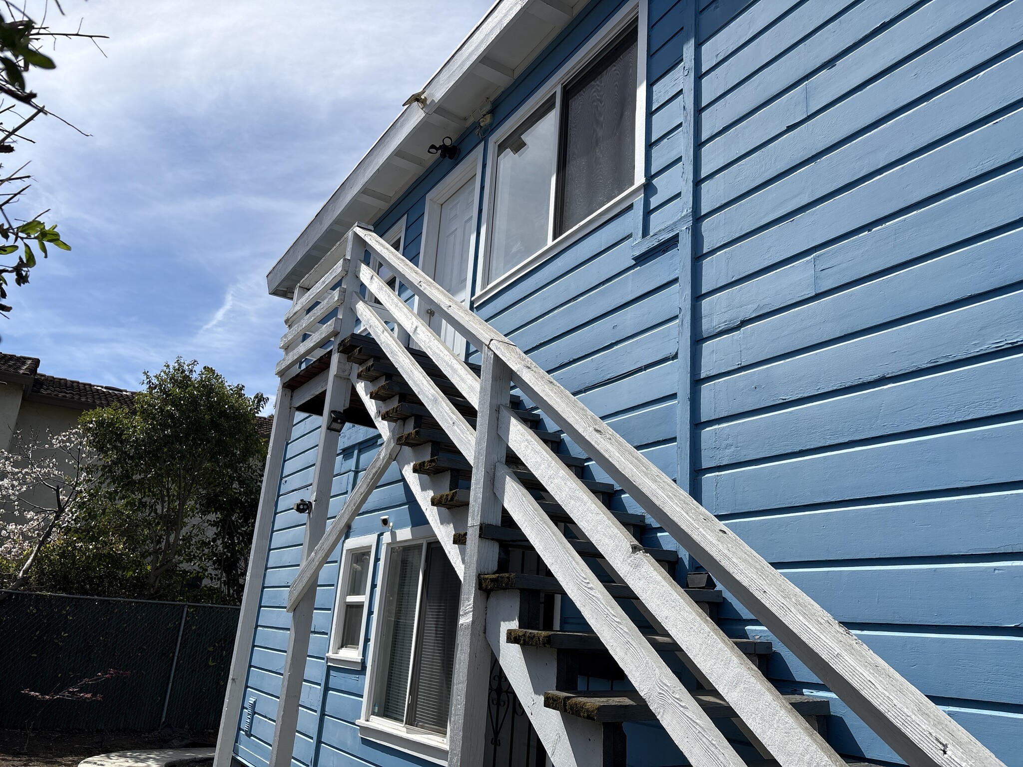 Upstairs rear unit available - 124 Lewelling Blvd