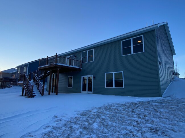 Building Photo - 906 Taft St S