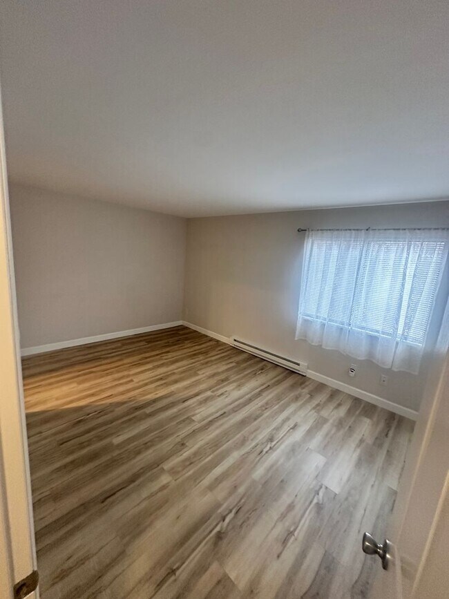 Building Photo - Rolling Green Townhome