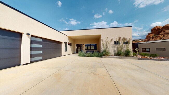 Building Photo - Beautiful Custom Home Available Now