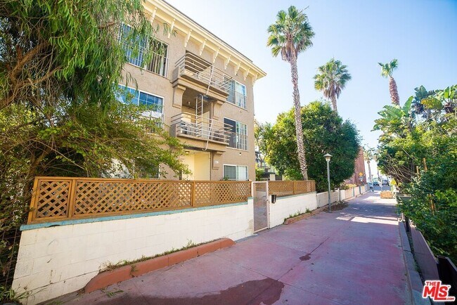 Building Photo - 26 Breeze Ave