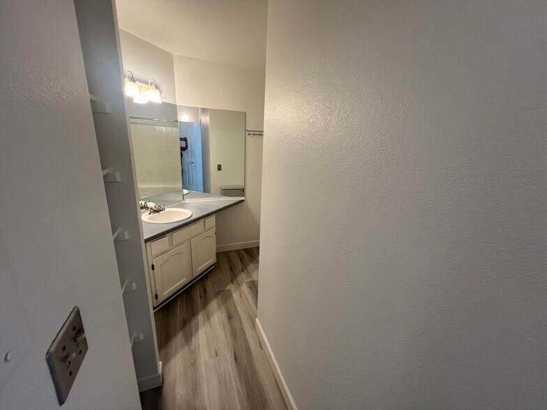 Building Photo - 7872 Brandy Cir