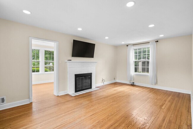 Building Photo - 2200 Windham Ln