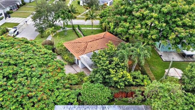 Building Photo - 6890 SW 51st St