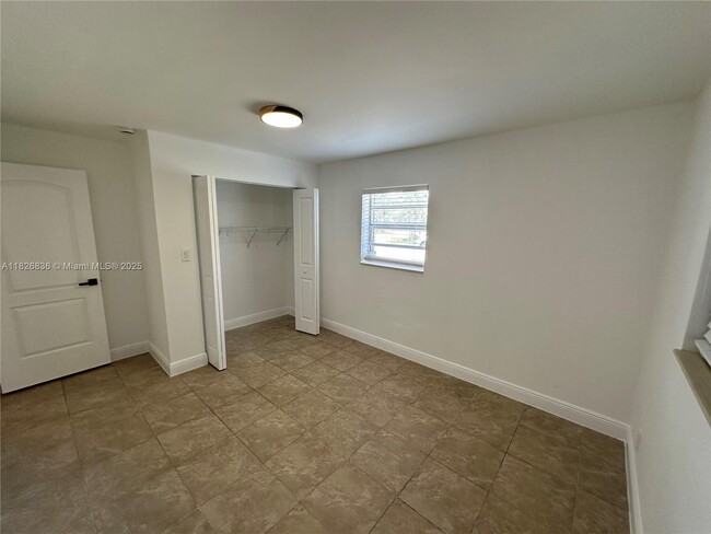 Building Photo - 4830 SW 41st Ave