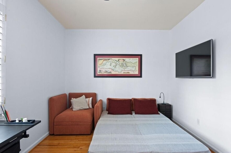 Building Photo - 230 Bradberry St SW