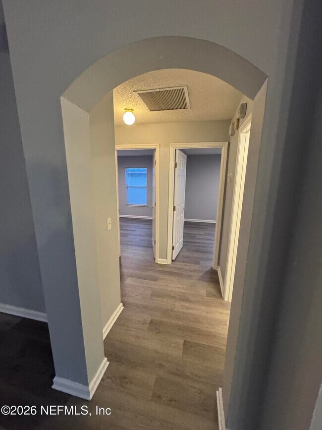 Building Photo - 5558 Oak Crossing Dr