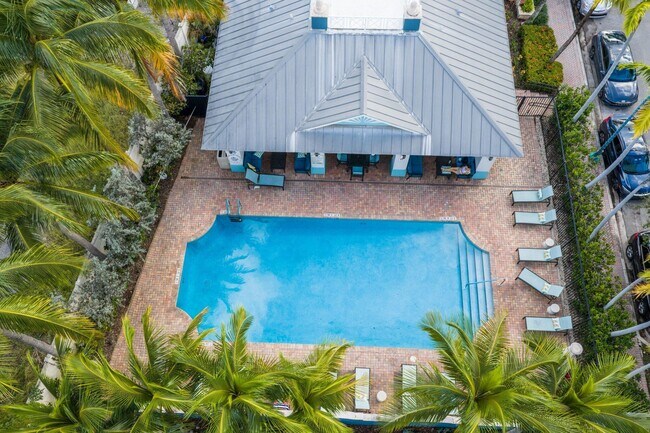 Building Photo - 250 NE 3rd Ave