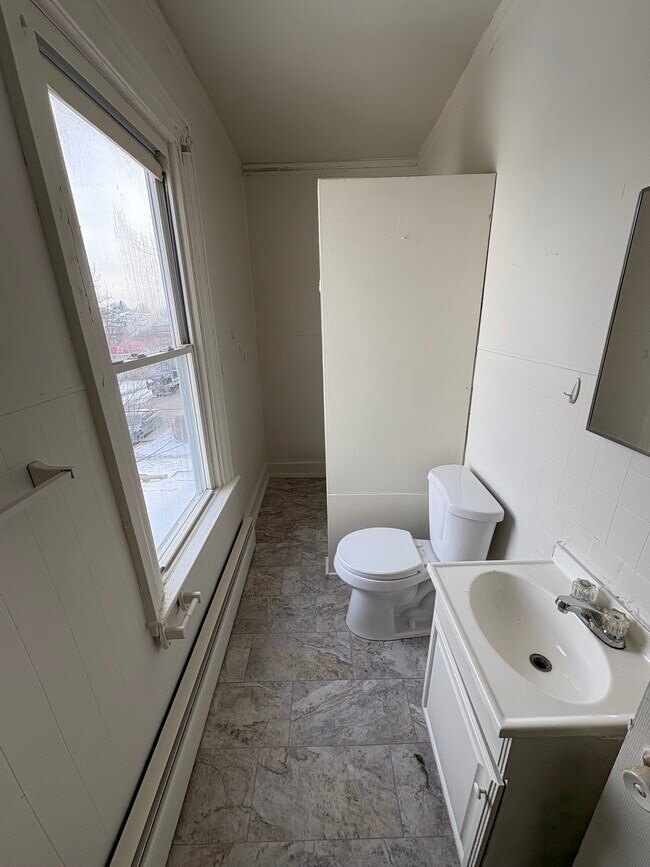 Building Photo - 31 Nutt Ave