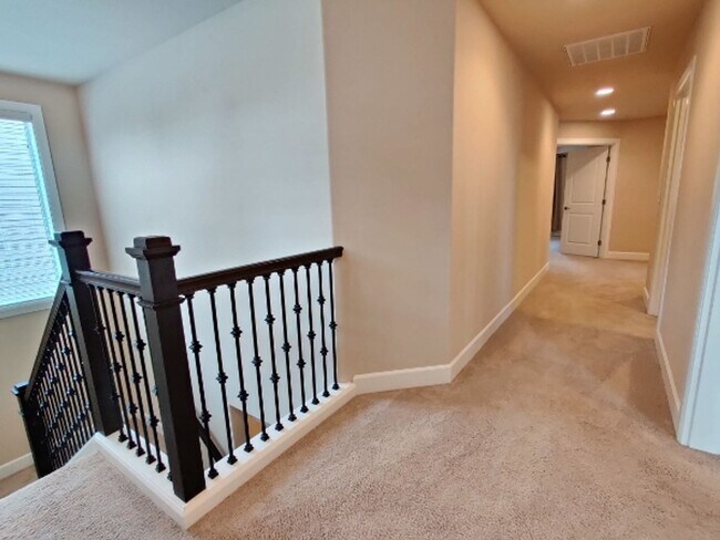 Building Photo - 1580 Ridgeview Loop SW
