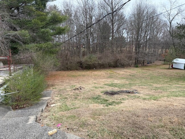 Building Photo - 502 Bluebird Dr