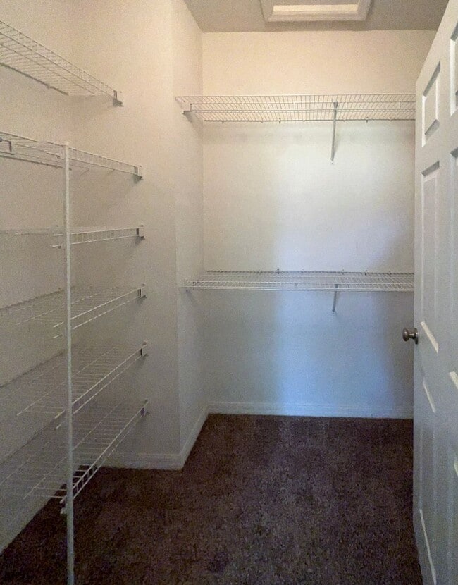 Building Photo - 1/1 Condo in the Greens at West End - Available mid-June!