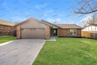 Building Photo - 206 E 23rd St