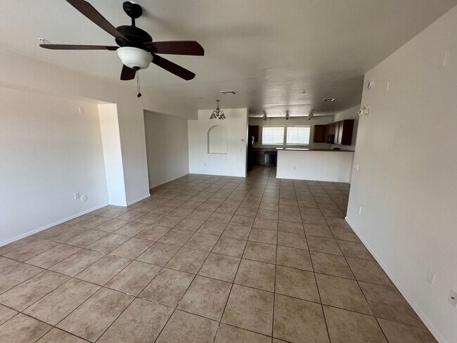 Building Photo - 4 Bedroom - 3.5 Bath Townhome in Gilbert