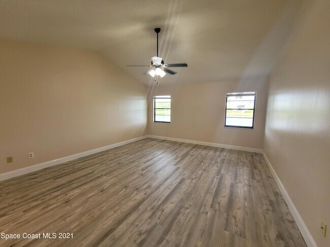 Building Photo - 912 Ridge Lake Dr