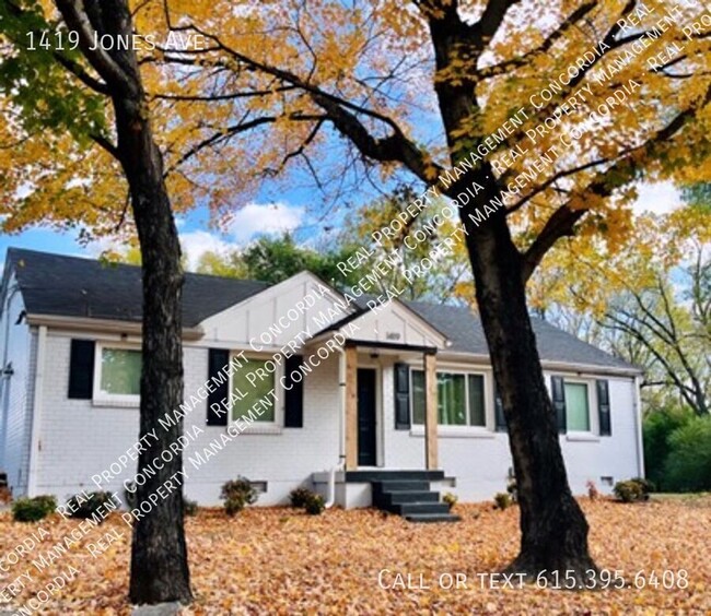 Building Photo - East Nashville Ranch, Huge Backyard!