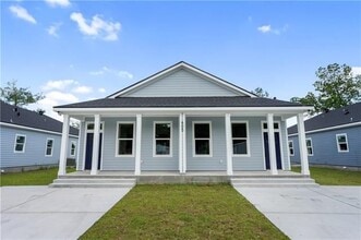 Building Photo - 405 E 1st St