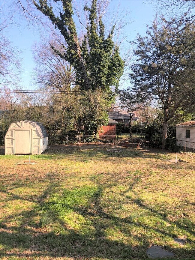 Building Photo - 1406 Little John Rd