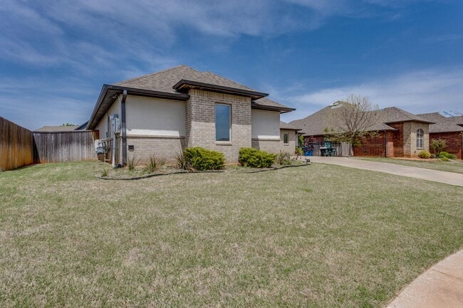 Building Photo - 2125 Heavenly Dr