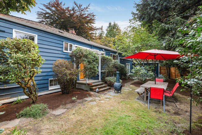 Building Photo - 3177 NE 84th St