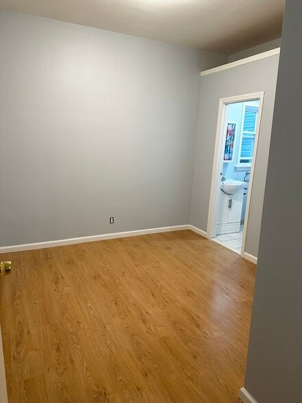 Building Photo - 116 Garside St