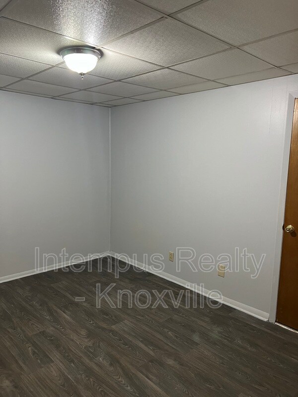 Building Photo - 5801 Ridgewood Rd