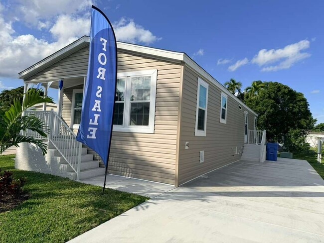 Building Photo - 5267 SW 32nd St