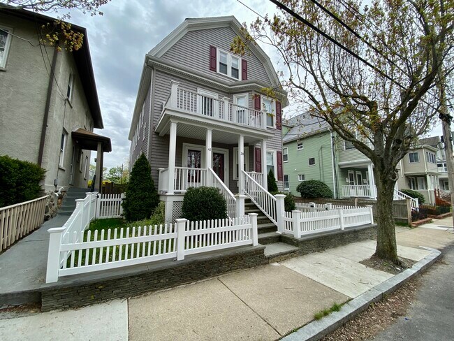 Primary Photo - 39 Rich St