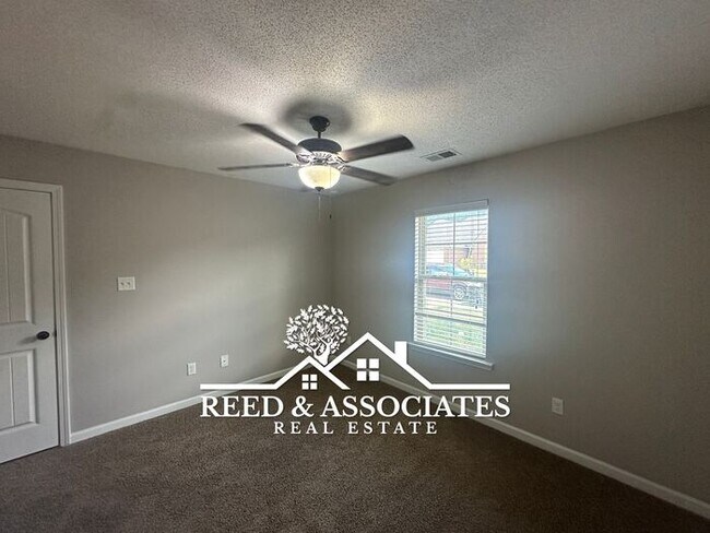 Building Photo - 4 Bedroom in Cordova!!