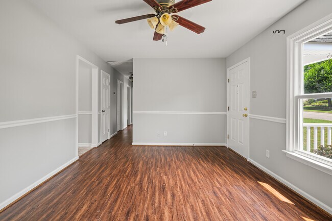 Building Photo - 5712 Sara Kay Dr