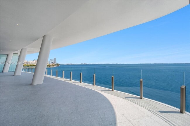 Building Photo - 5 Grove Isle Dr