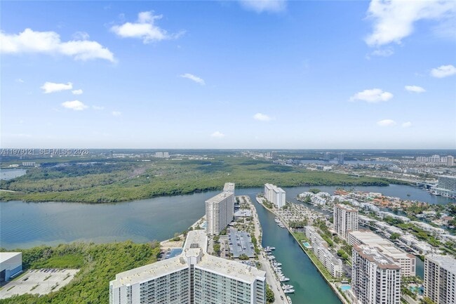 Building Photo - 15701 Collins Ave