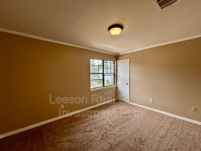 Building Photo - 150 Chimney Stone Way