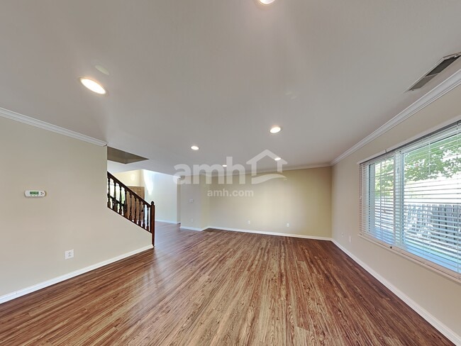 Building Photo - 10850 Chestnut Heath Court