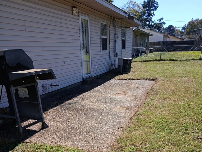 Building Photo - 188 Meadowick Dr