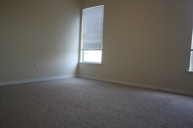 Building Photo - RIVERVIEW: Allegro Palms - Gated Community...