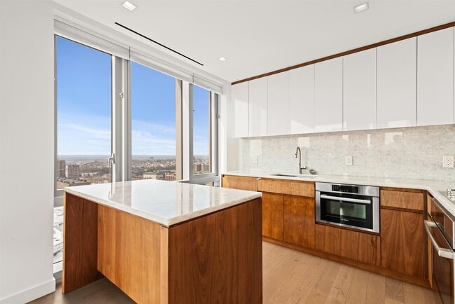 Building Photo - 75 Park Ln S