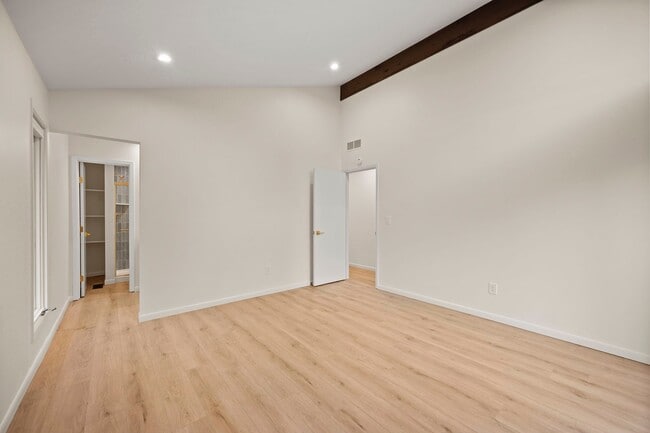 Building Photo - 875 Brandon Cir