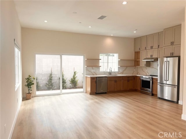 Building Photo - 1214 N Hidalgo Ave
